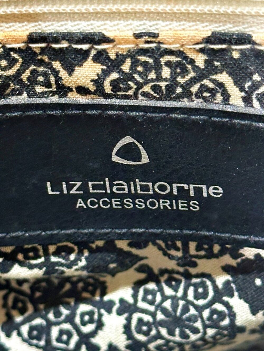 Vintage Liz Claiborne Tan Faux Leather Shoulder Bag Flap Baguette Y2K Minimalist - Picture 11 of 15